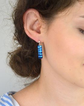 Kolczyki damskie Murano 56-KOL – srebro próby 925 i szkło Murano w granatowym kolorze. Długość 3,0 cm, szerokość 7 mm, waga 5,00 g. Unikalny styl, klasyczne zapięcie na sztyft (3).JPG